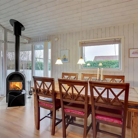 Dom wakacyjny Dolores - 100m From The Sea By Interhome *